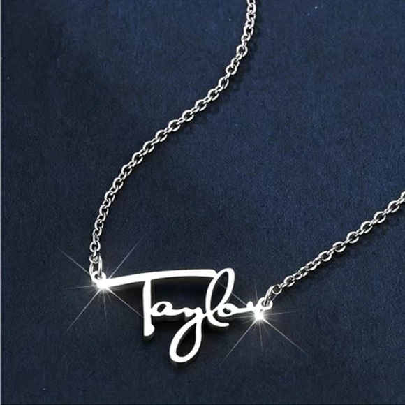 🎵 TAYLOR SWIFT NECKLACES 🎵 - Picture 1 of 16